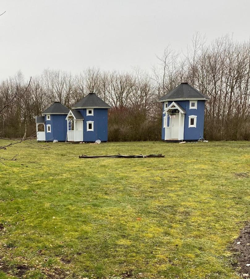 Kroghs Tiny Houses - Hyttebyen グランストゥ エクステリア 写真
