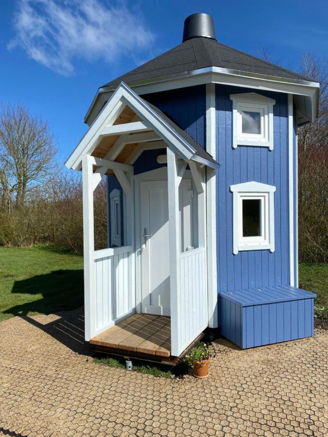 Kroghs Tiny Houses - Hyttebyen グランストゥ エクステリア 写真