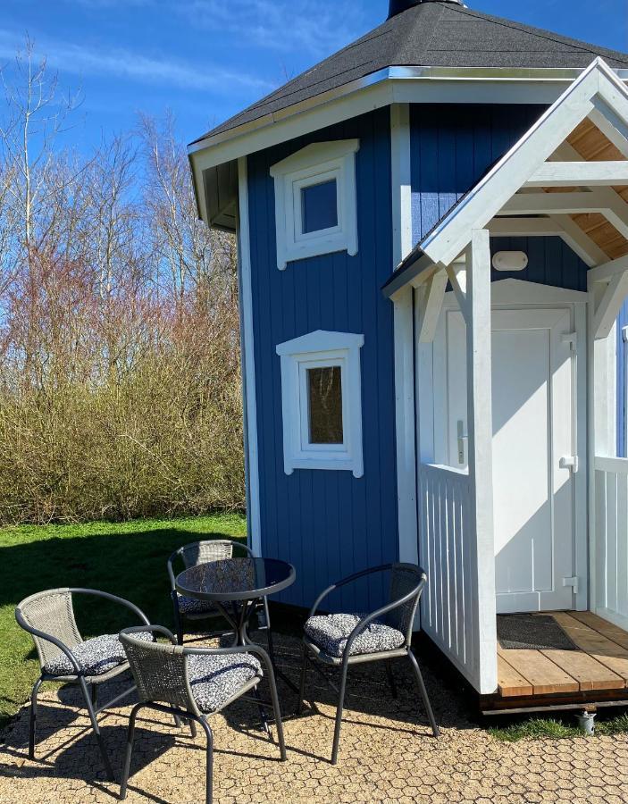 Kroghs Tiny Houses - Hyttebyen グランストゥ エクステリア 写真