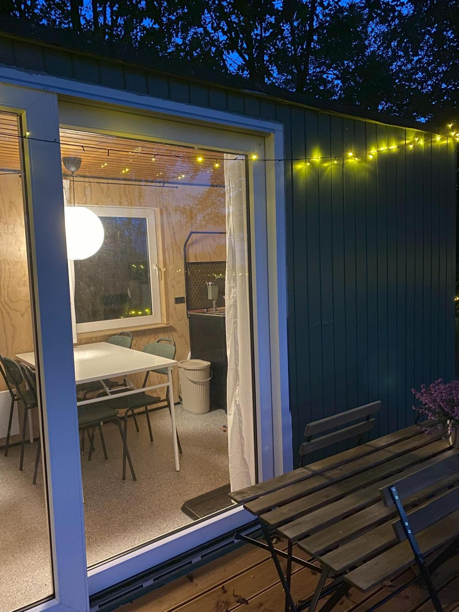 Kroghs Tiny Houses - Hyttebyen グランストゥ エクステリア 写真