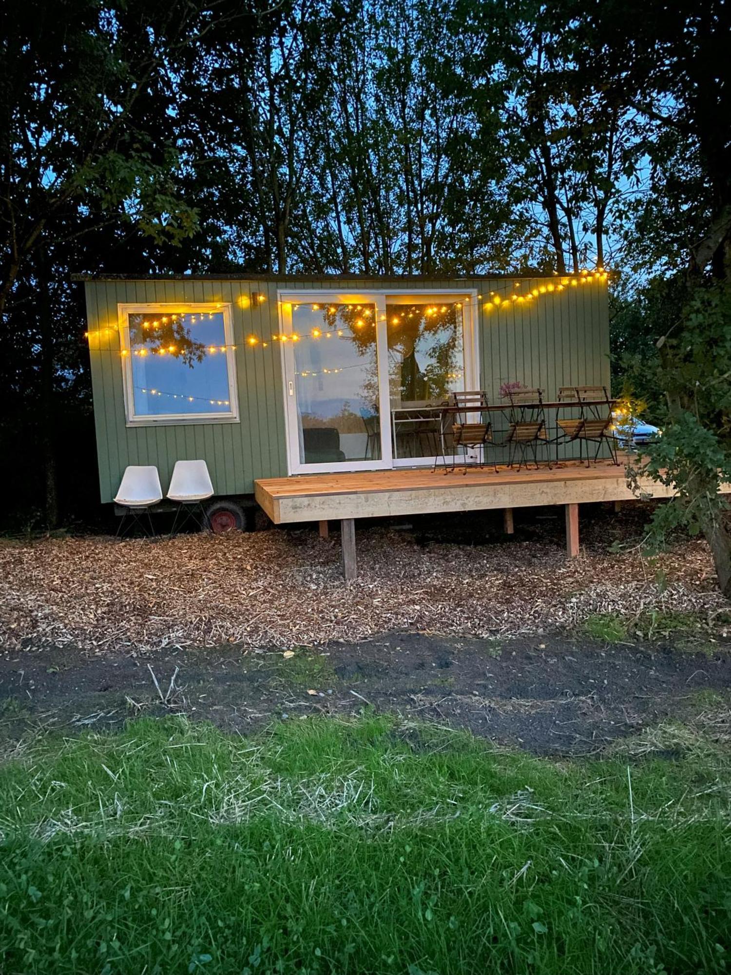 Kroghs Tiny Houses - Hyttebyen グランストゥ エクステリア 写真